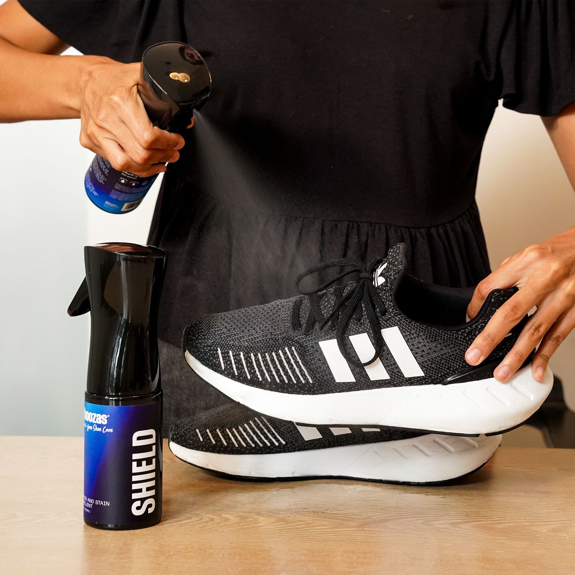 Foto 4 pulgar | Combo Spray Protector Y Kit De Limpieza De Tenis Shoozas