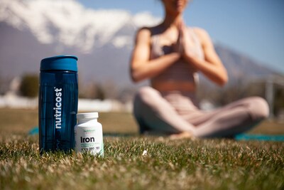 Foto 6 | Suplemento De Hierro Nutricost Para Mujeres 65 Mg Con Vitamina C 180 Ca - Venta Internacional.