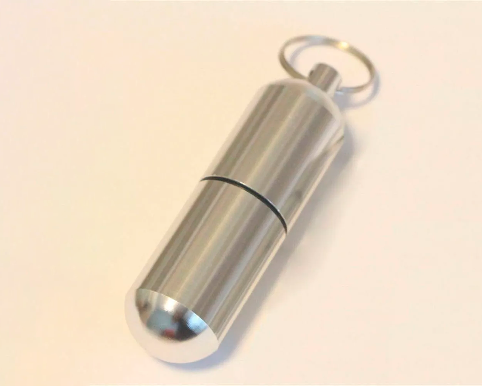 Foto 4 pulgar | Pastillero Grande Llavero Metálico Plateado Hermético de Aluminio