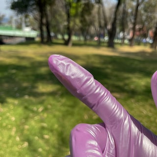 Foto 4 | Guantes De Nitrilo Lila Metálico Multiusos Caja Dispensadora Con 100 Guantes