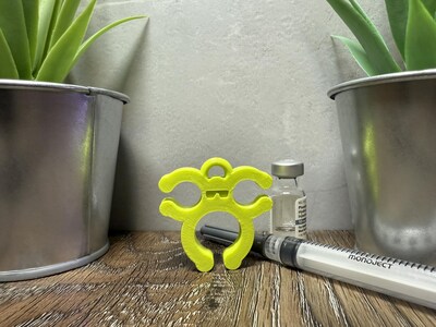 Foto 2 | Llavero Con Soporte Para Jeringas, Versión 2, Color Lima Neón - Venta Internacional.