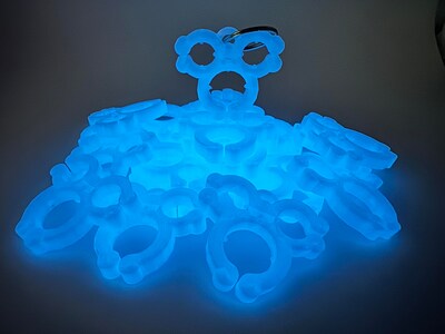 Foto 5 | Llavero Con Soporte Para Jeringas, Versión 2, Que Brilla En La Oscuridad - Venta Internacional.