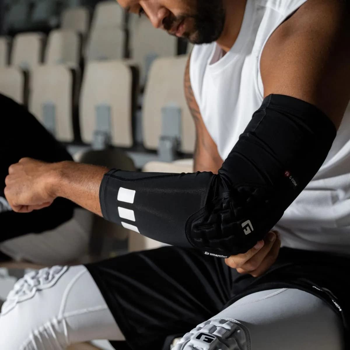 Foto 4 | Protector de Codo G-Form Acolchada Negra para Adulto - Venta Internacional