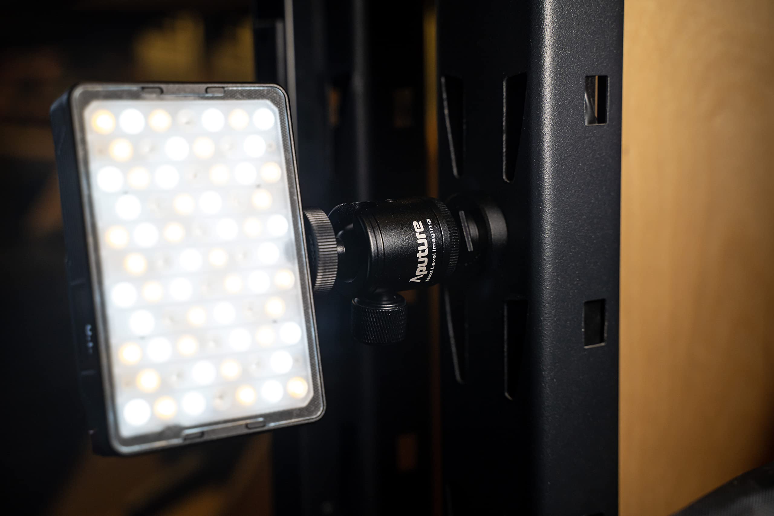 Foto 6 pulgar | Luz De Vídeo Para Cámara Aputure Mc Pro Led De 5 W, 2000 A 10 000 K - Venta Internacional.