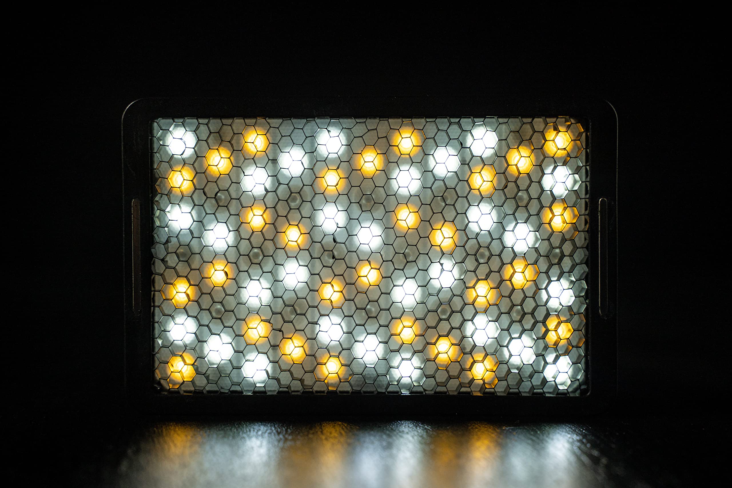 Foto 8 pulgar | Luz De Vídeo Para Cámara Aputure Mc Pro Led De 5 W, 2000 A 10 000 K - Venta Internacional.