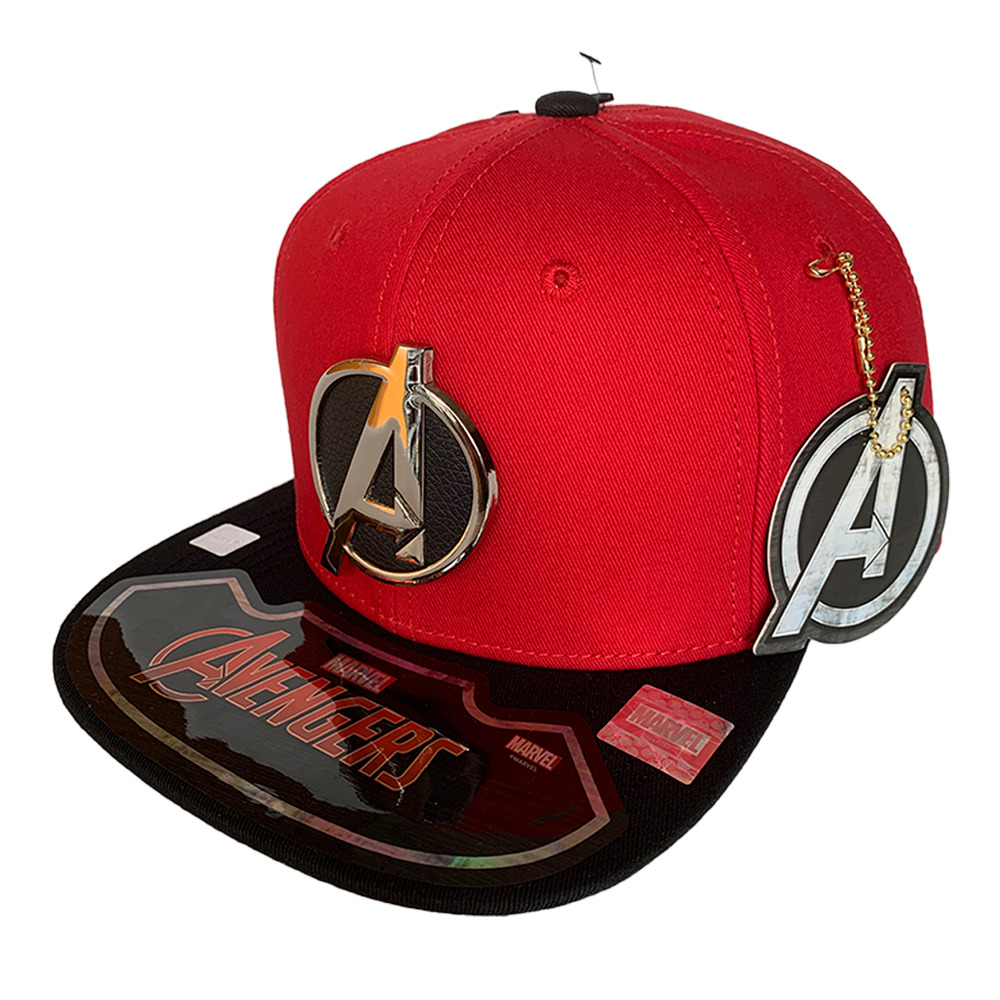 Foto 2 pulgar | Gorra Marvel Avengers color Negro con Rojo Placa de Metal con Piel de 57 cm