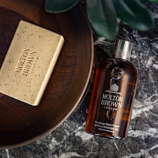 Foto 5 | Exfoliante Corporal Molton Brown Black Pepper 250 Ml - Venta Internacional