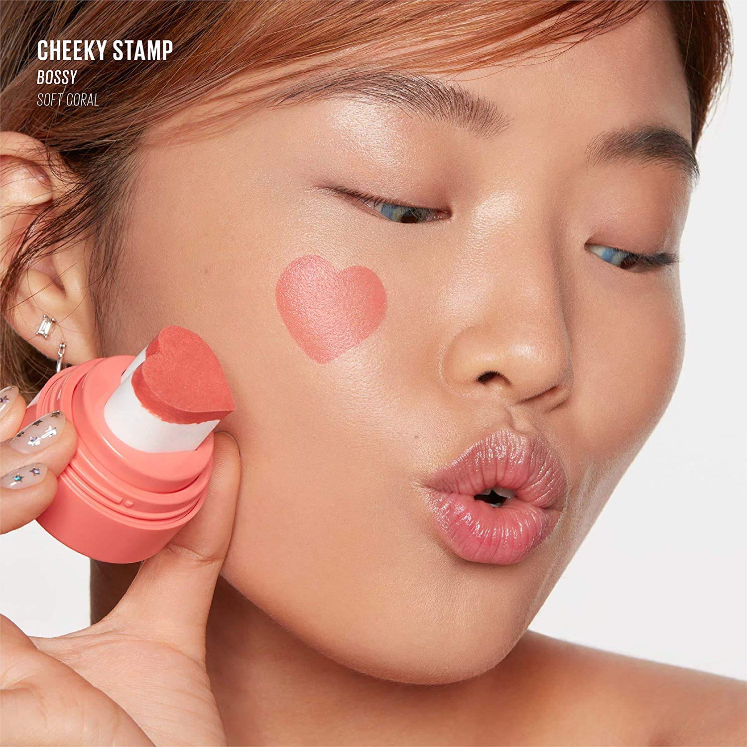 Foto 4 pulgar | Blush Kaja Cheeky Stamp 03 Bossy Coral Con Aplicador En Forma De Corazón - Venta Internacional.