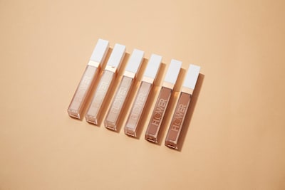 Foto 3 | Corrector Flower Beauty Light Illusion De Cobertura Total, Color Moca - Venta Internacional.