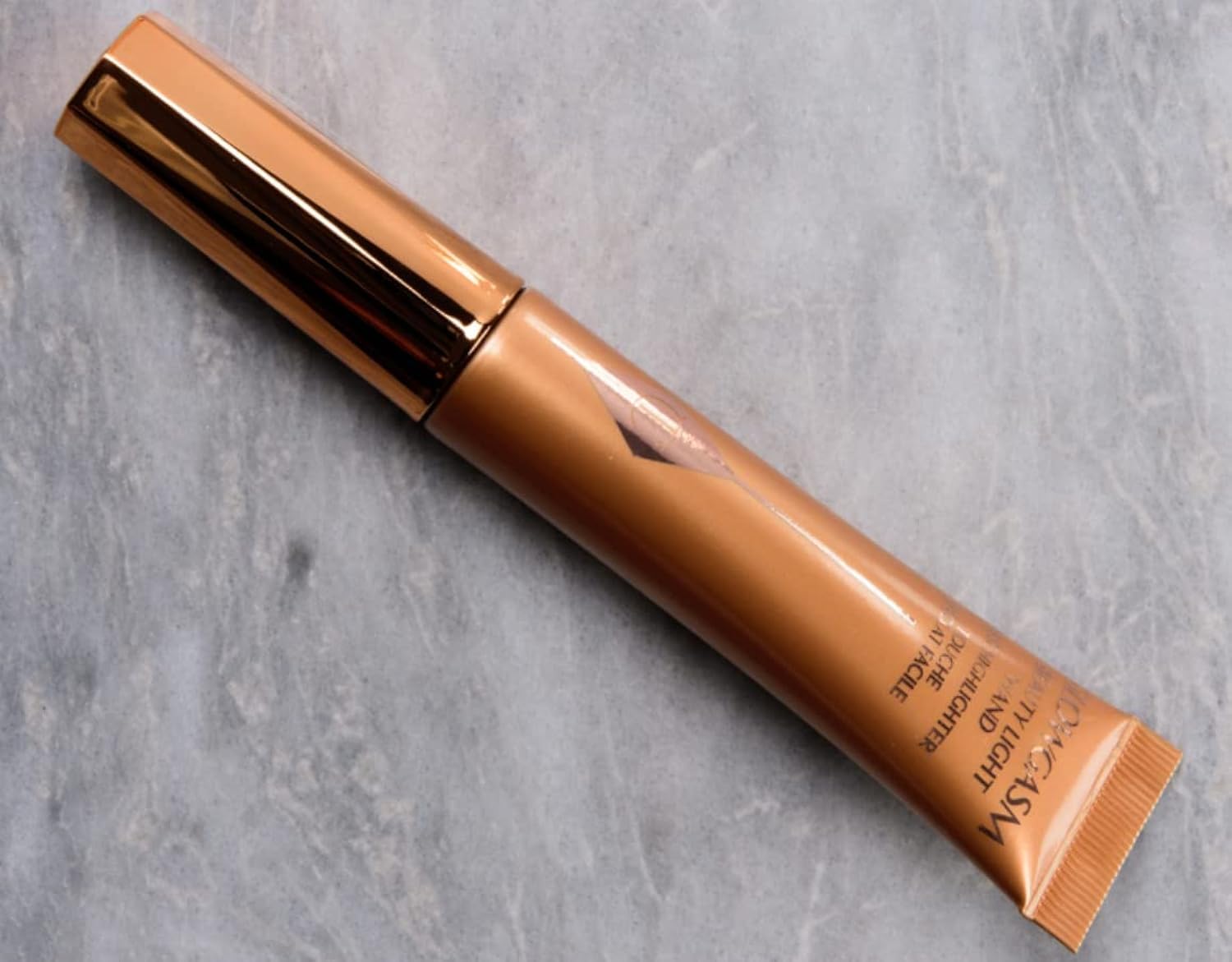 Foto 2 pulgar | Iluminador Charlotte Tilbury Glogasm Beauty Light Wand Goldgasm - Venta Internacional.