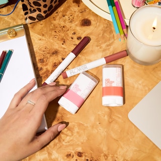 Foto 3 | Delineador De Labios Y Delineador De Ojos Scribble Stick Flower Beauty Caramel - Venta Internacional.