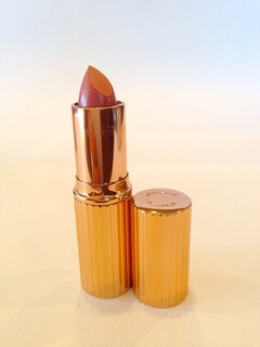 Foto 2 | Lápiz Labial Charlotte Tilbury Kissing Bitch Perfect - Venta Internacional.
