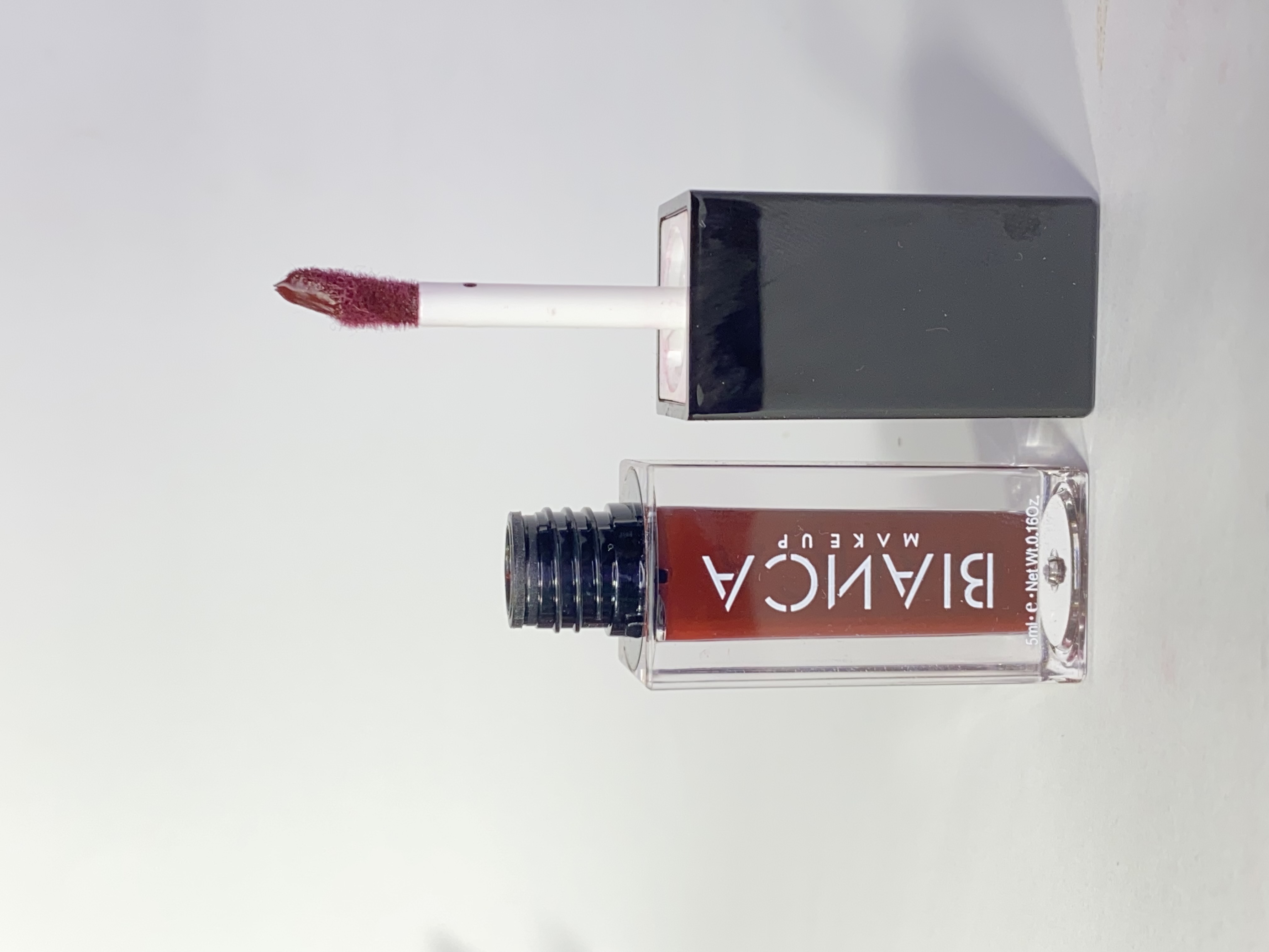 Foto 3 pulgar | Indestructible Lipstick Liquid Budapest