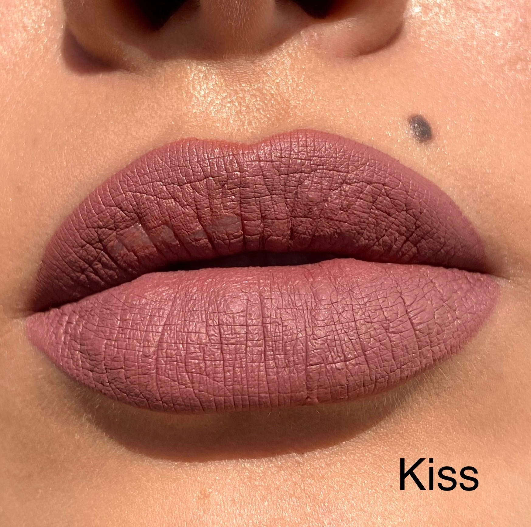 Foto 3 pulgar | Indestructible Lipstick Liquid Kiss