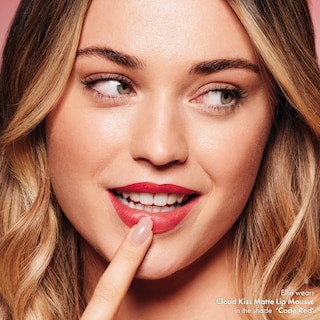 Foto 4 | Mousse Mate Para Labios Iconic London Cloud Kiss Code Red - Venta Internacional.