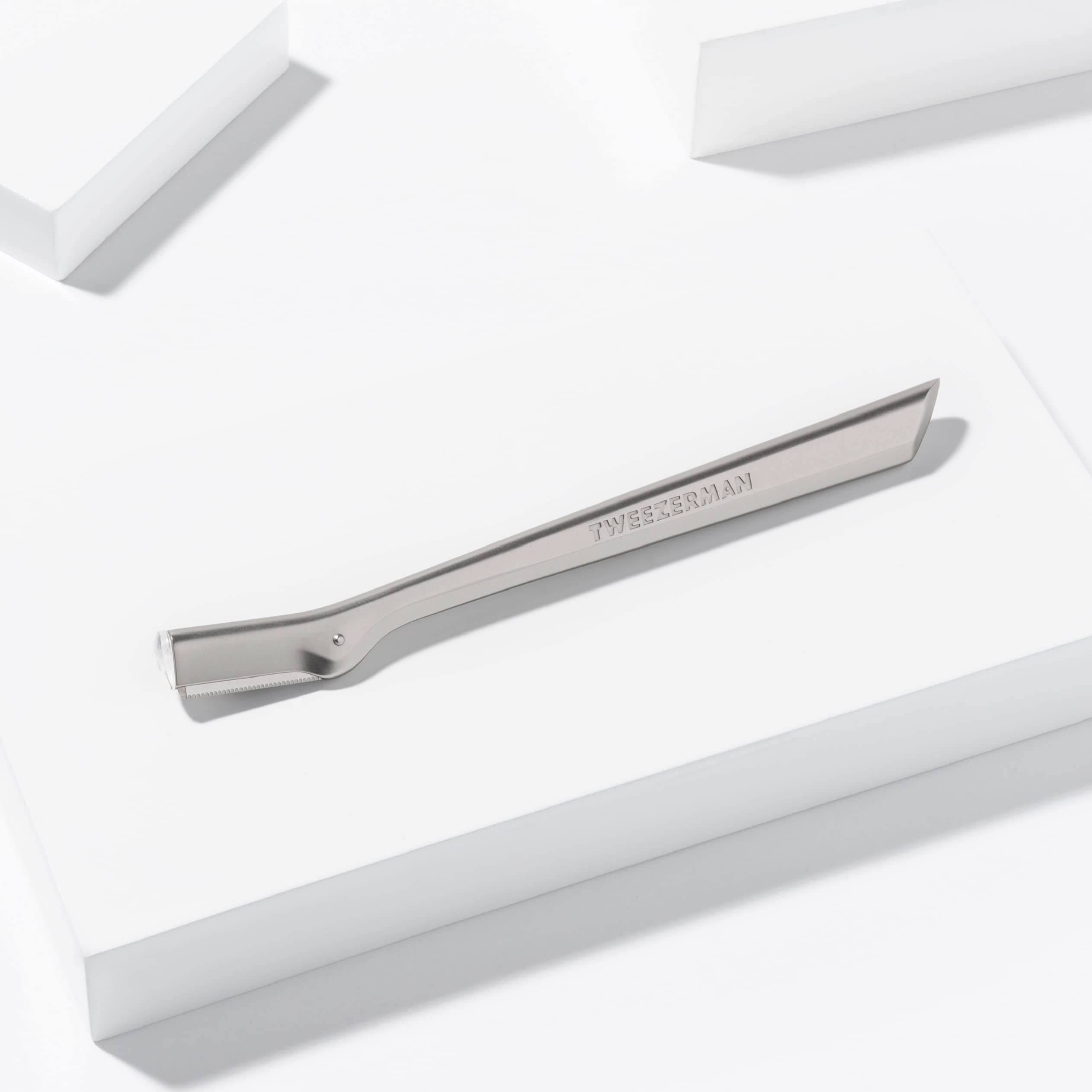 Foto 5 pulgar | Eyebrow Razor Tweezerman Con 3 Cuchillas De Repuesto - Venta Internacional.