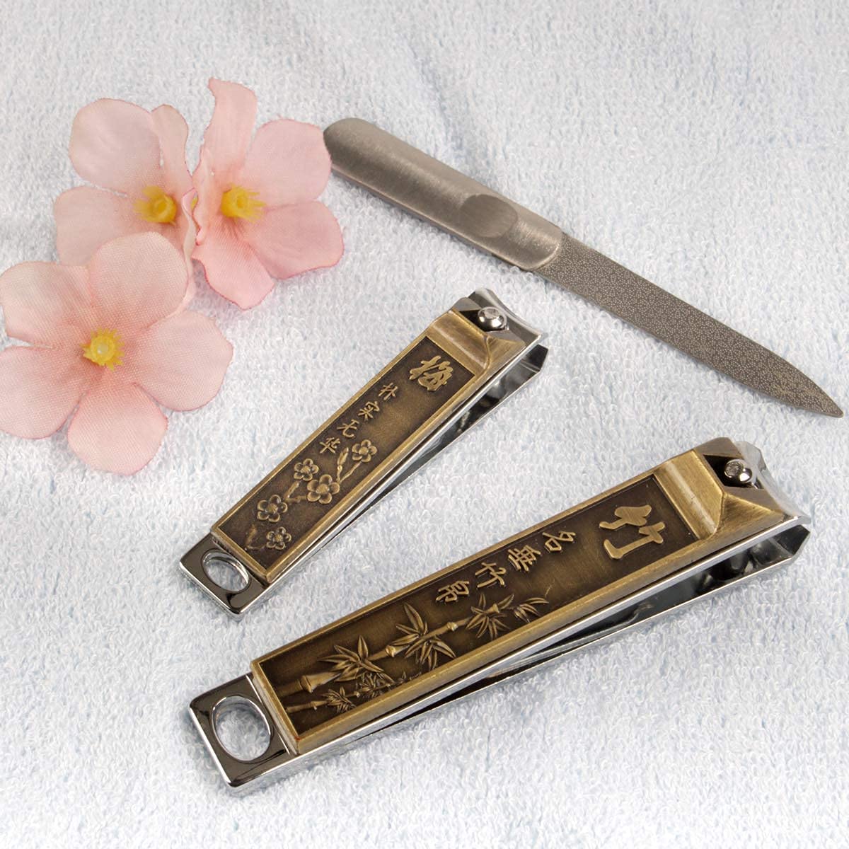 Foto 2 | Juego De Cortaúñas De Bambú Y Latón Con Detalles De Flores De Ciruelo - Venta Internacional.
