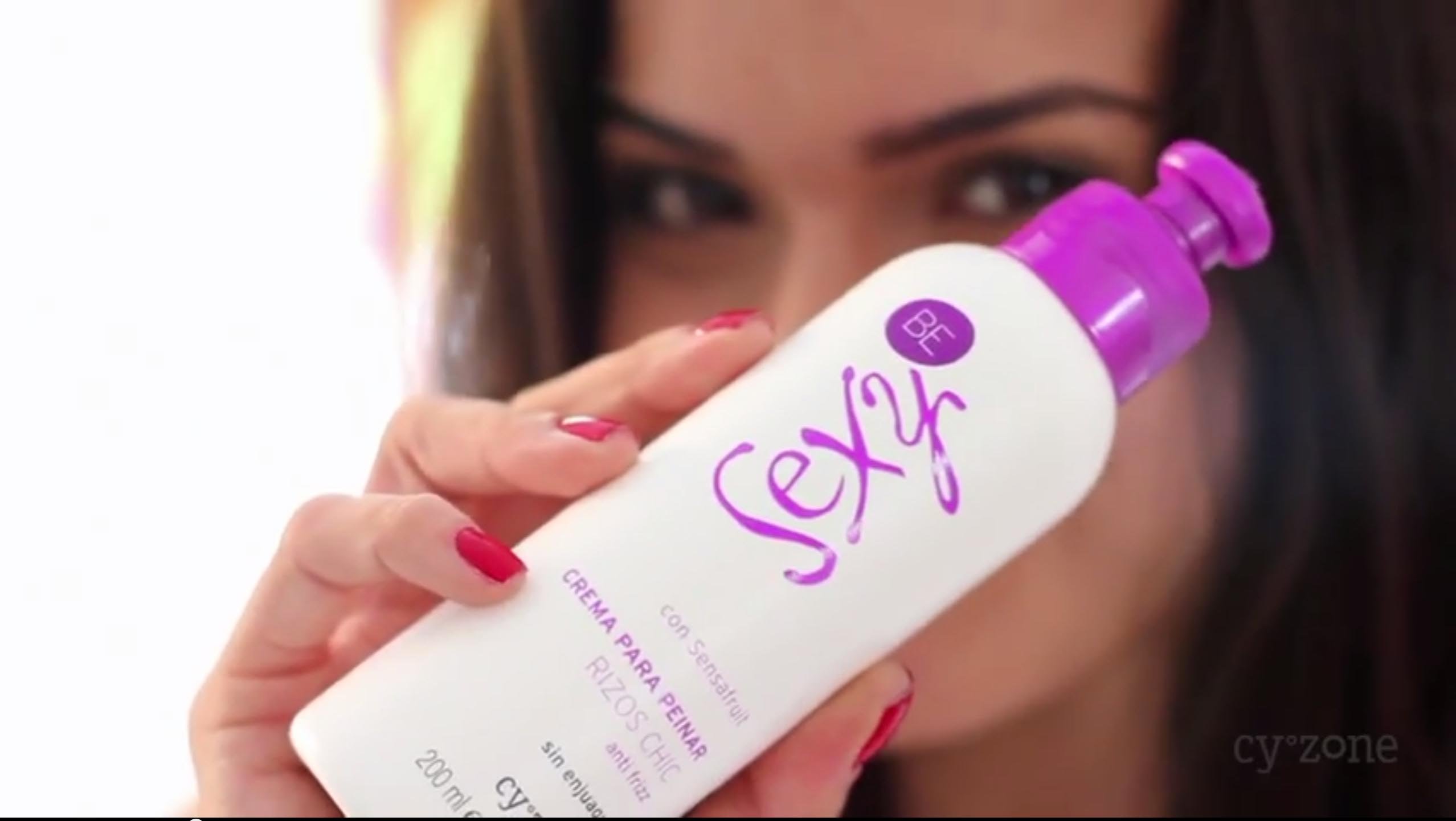 Foto 2 pulgar | Crema De Peinado Cyzone Be Sexy Chic Para Cabello Rizado 200 Ml - Venta Internacional.
