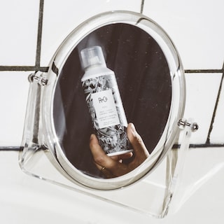 Foto 2 | Spray R+co Foil Frizz & Static Control, 150 Ml, Vegano - Venta Internacional.