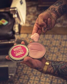 Foto 6 | Pomade Reuzel Pink Extreme Hold Matte 120 Ml Para Todo El Cabello - Venta Internacional.