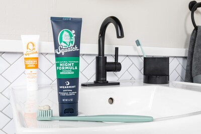 Foto 5 | Pasta de Dientes Dr. Squatch Kit Blanqueador de Dientes Día/Noche 2 Piezas de 4.7 Oz C/U - Venta Internacional
