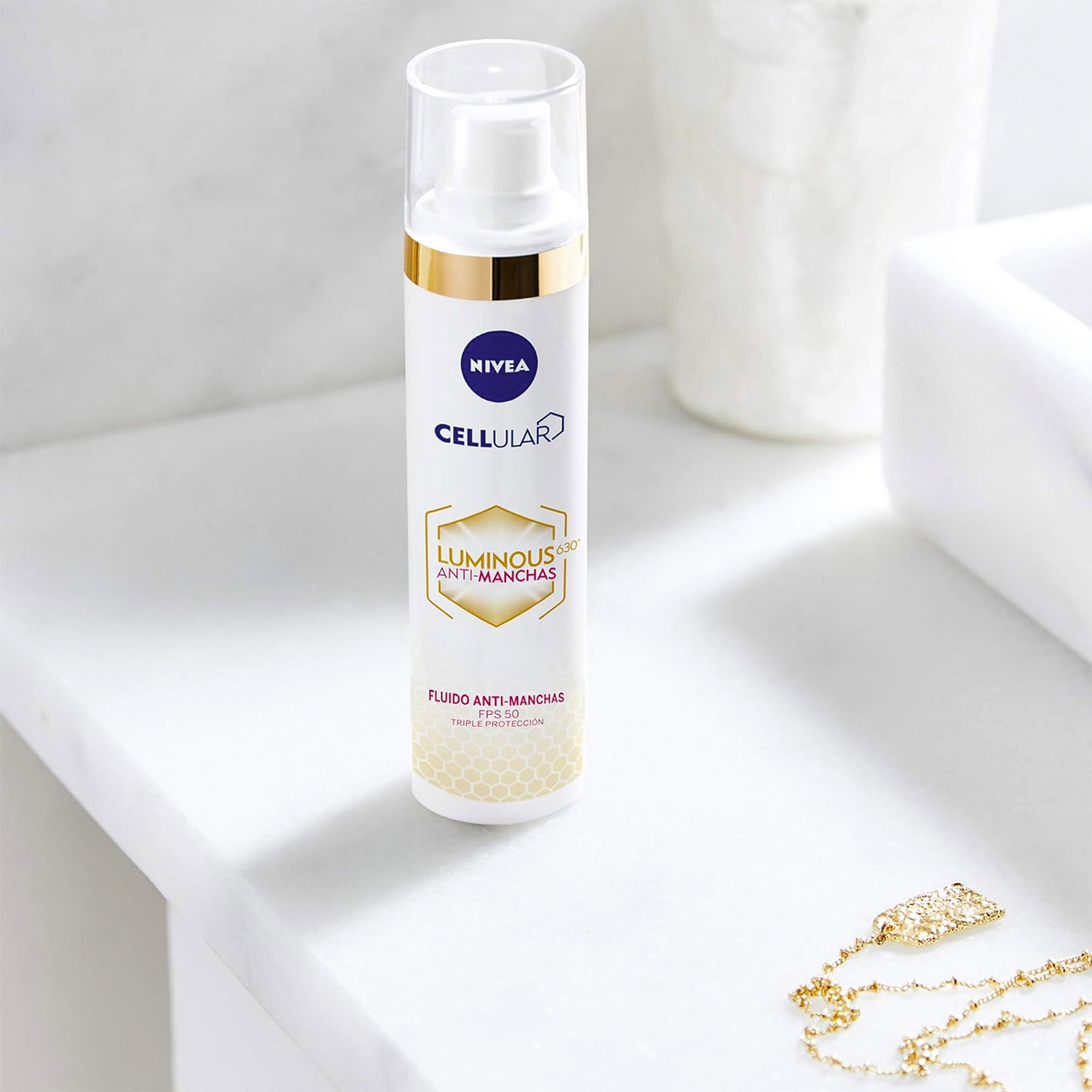 Foto 4 | Fluido Anti Manchas Nivea Fps 50 2 Piezas