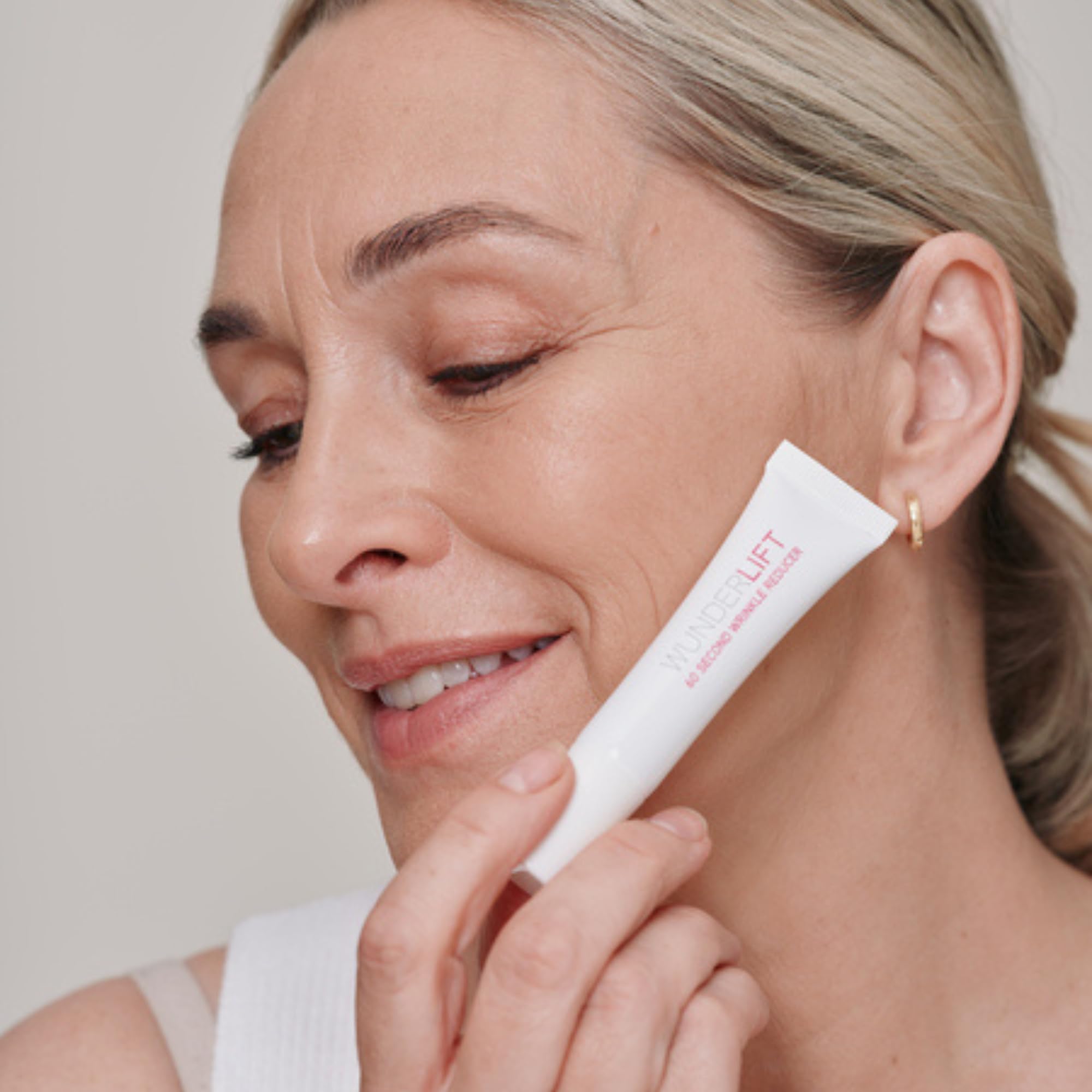Foto 4 pulgar | Crema Reductora De Arrugas En Suero Para Debajo De Los Ojos Wunder2 Wunderlift - Venta Internacional.