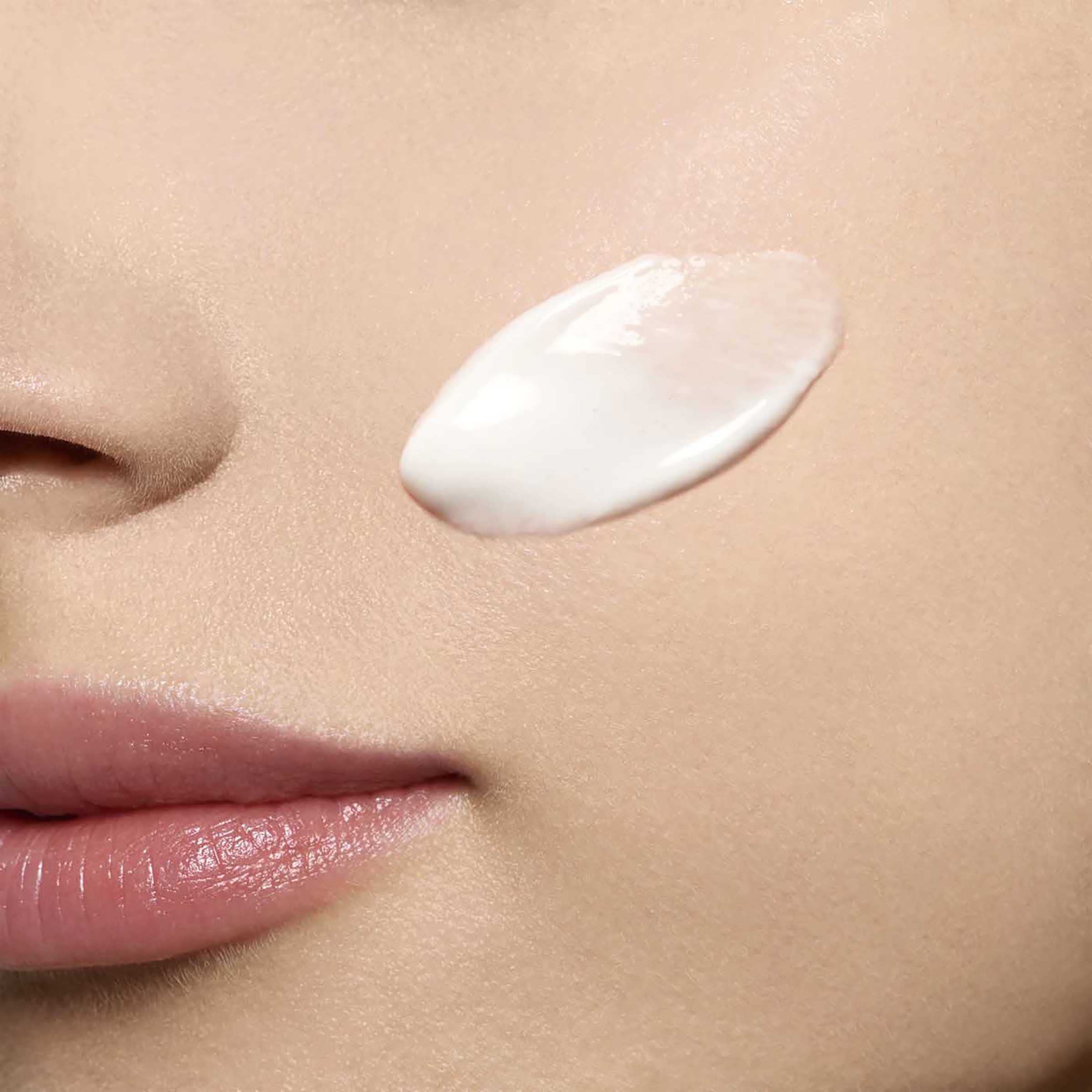 Foto 4 pulgar | Emulsión Hidratante Clarins Bright Plus Que Ilumina Visiblemente - Venta Internacional.