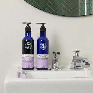 Foto 4 | Jabón De Manos Neal's Yard Remedies Con Geranio Y Naranja, 200 Ml - Venta Internacional.