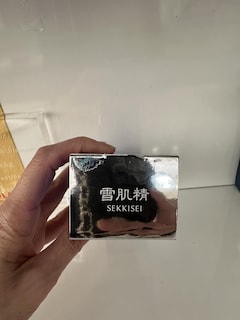 Foto 2 | Emulsión Hidratante Sekkisei Enriquecida Para Iluminar La Piel 140 Ml - Venta Internacional.