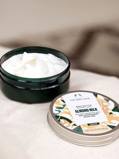 Foto 2 | Crema Corporal Hidratante The Body Shop Con Leche De Almendras Y Miel 200 Ml - Venta Internacional.