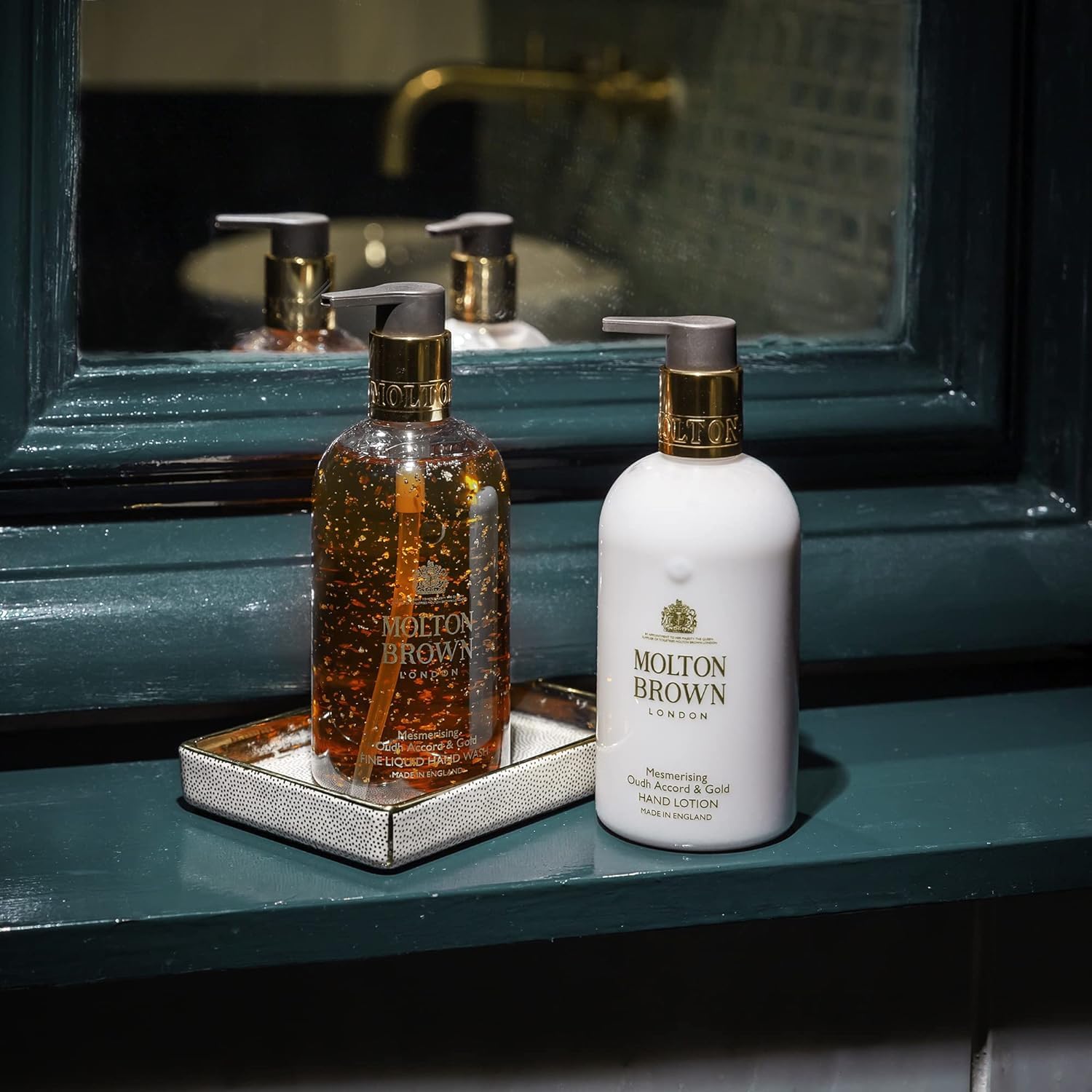 Foto 5 | Loción De Manos Molton Brown Mesmerising Oudh Accord & Gold 300 Ml - Venta Internacional.