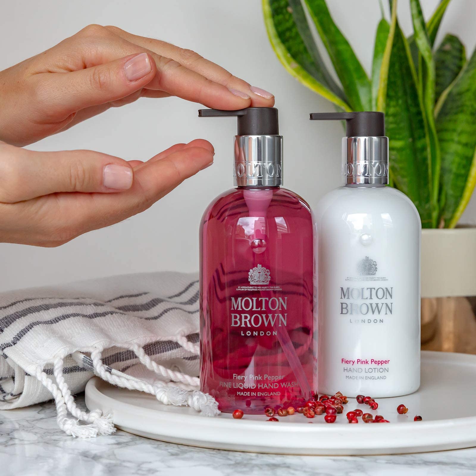 Foto 5 | Jabón Líquido Para Manos Molton Brown Fiery Pink Pepper 300 Ml - Venta Internacional.