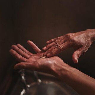 Foto 4 | Bálsamo De Manos Aesop Eleos Aromatique Intensamente Hidratante 500 Ml X2 - Venta Internacional.