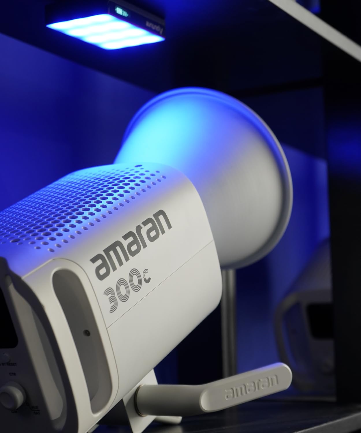 Foto 3 pulgar | Luz De Vídeo Led Aputure Amaran 300c Rgb 300w Luz De Estudio - Venta Internacional.