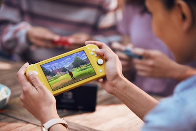 Foto 4 | Consola De Juegos Nintendo Switch Lite Amarilla - Venta Internacional.