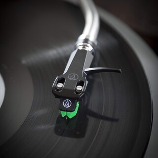 Foto 2 | Kit Combinado De Cabezal Y Cartucho Para Tocadiscos Audio-technica At-vm95e/h, Color Verde - Venta Internacional.