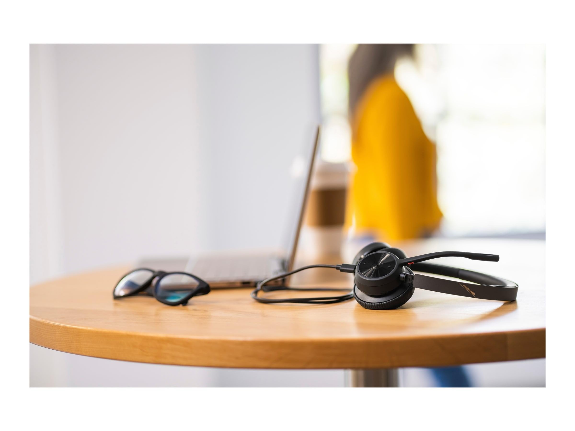 Foto 4 pulgar | Auriculares Inalámbricos Poly Voyager 4320 Uc Con Soporte De Carga - Venta Internacional.