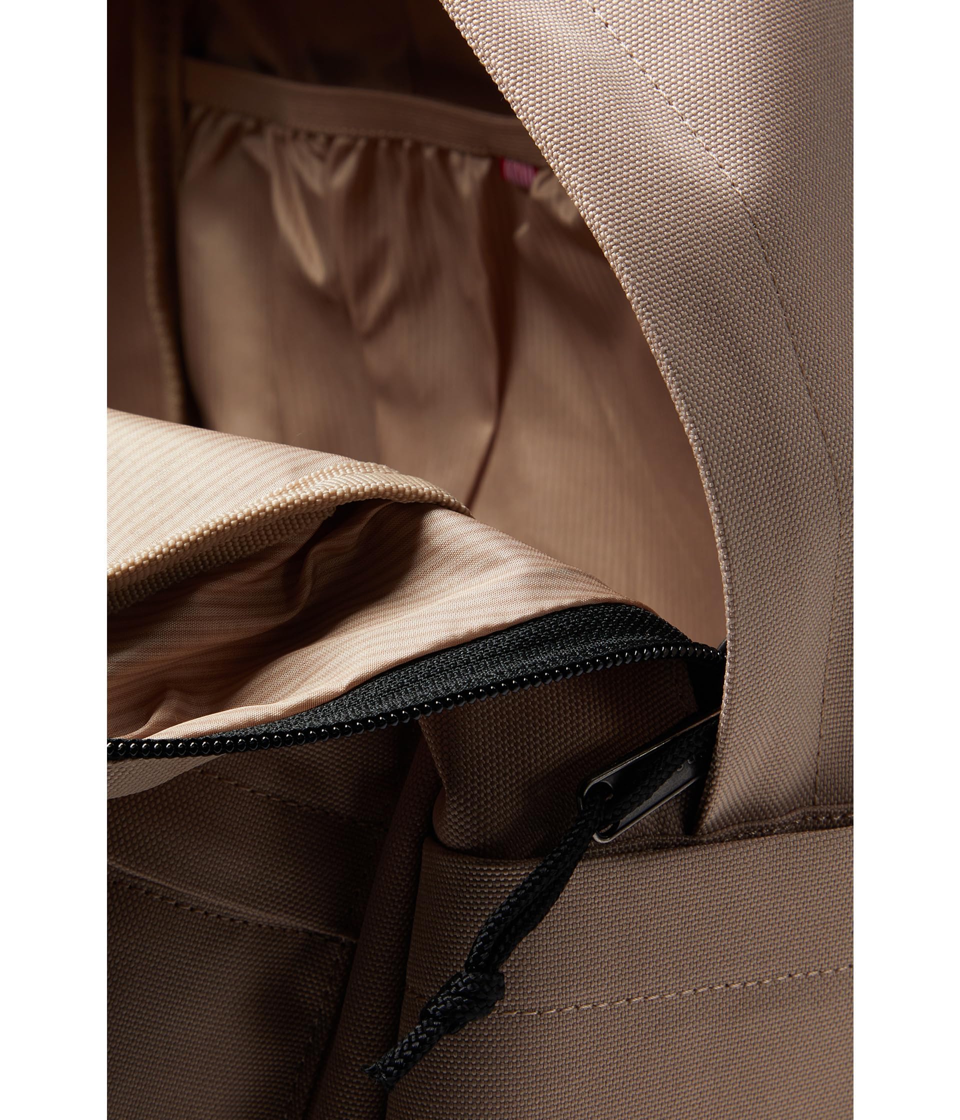 Foto 4 | Mochila Herschel Supply Co. Herschel Classic Xl, Color Marrón Claro - Venta Internacional.