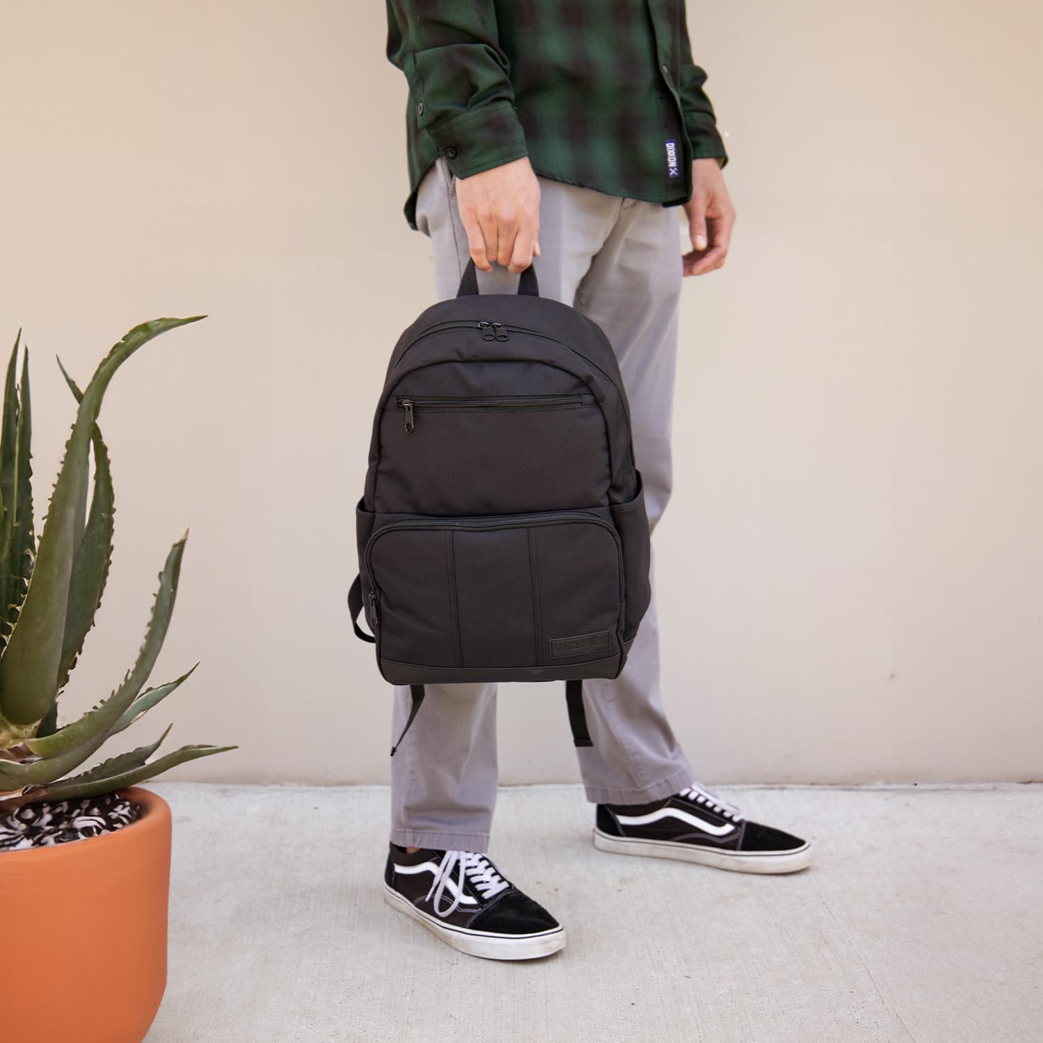 Foto 4 | Mochila Wrangler Industry Classic Logo Negra Resistente al Agua - Venta Internacional
