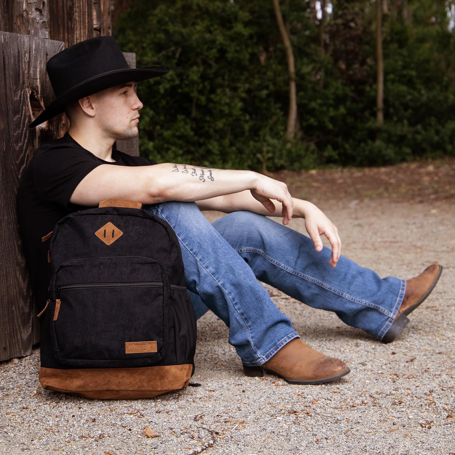 Foto 5 | Mochila Wrangler Yellowstone Negra Robusta y Resistente al Agua - Venta Internacional
