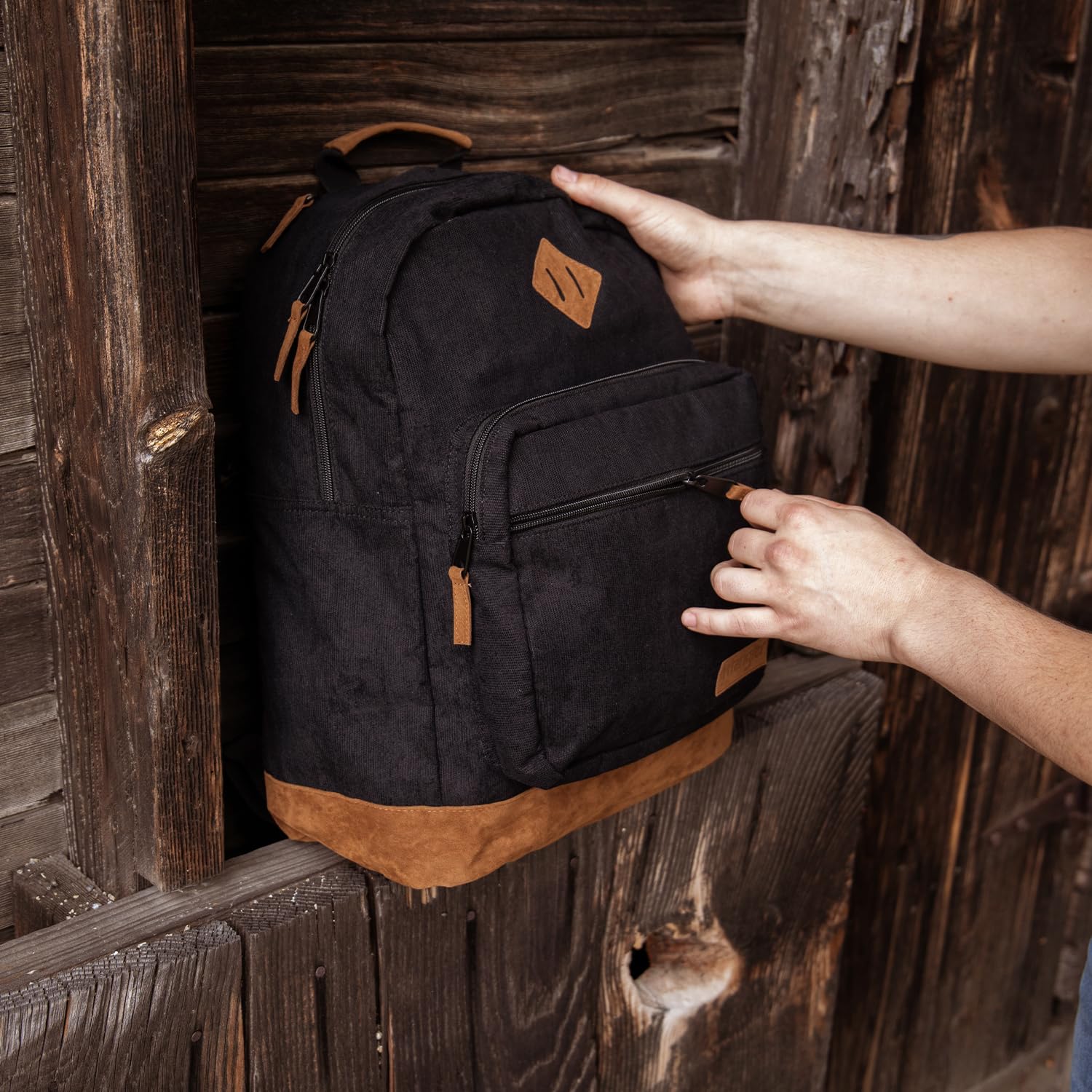Foto 6 | Mochila Wrangler Yellowstone Negra Robusta y Resistente al Agua - Venta Internacional