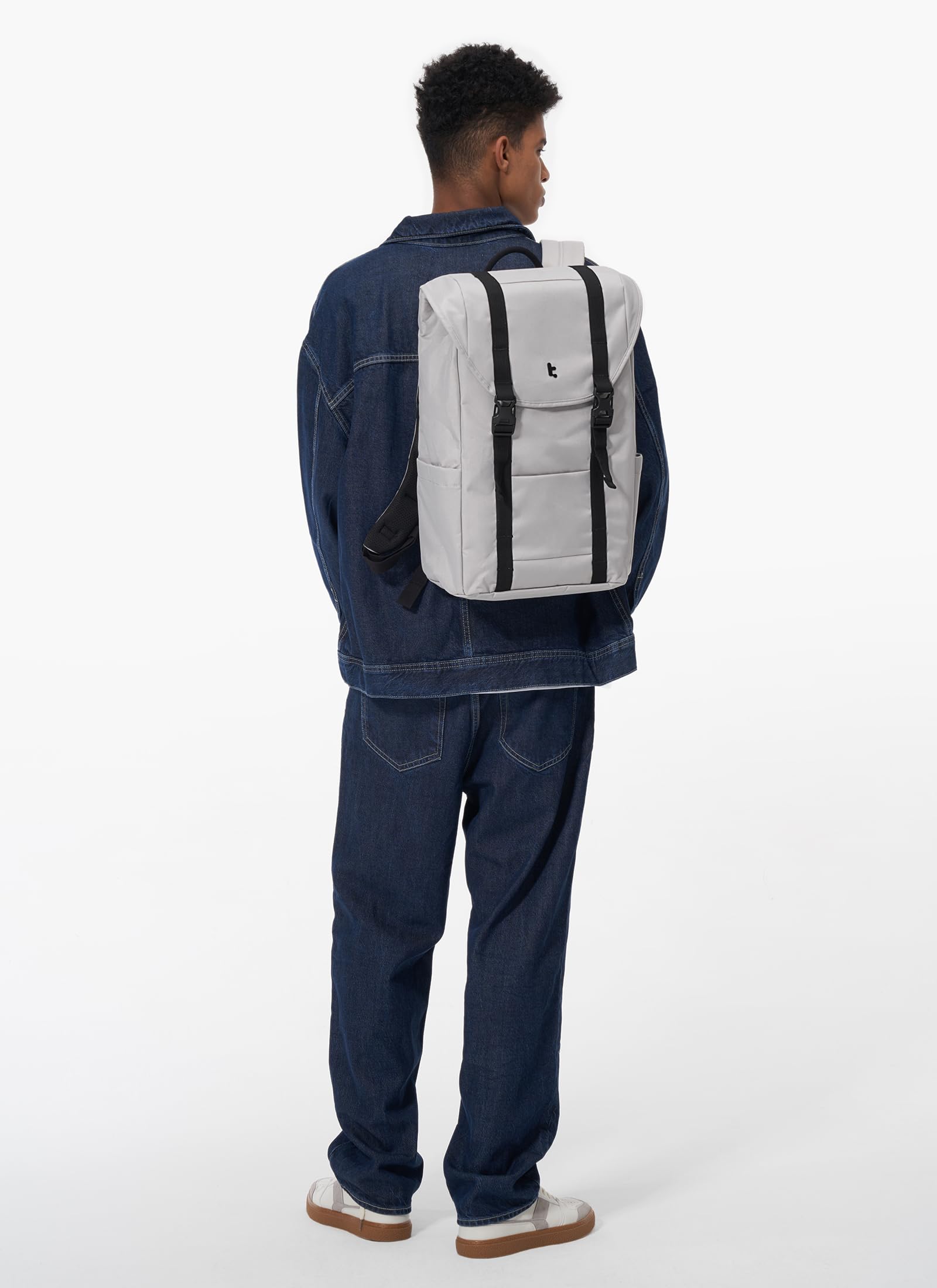 Foto 3 pulgar | Mochila Tomtoc con Solapa para Portátil Gris - Venta Internacional