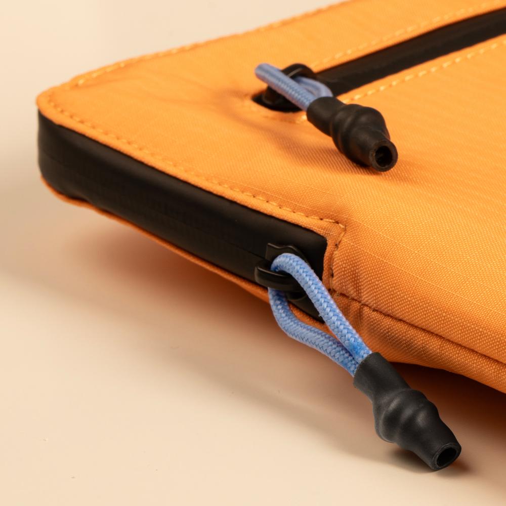 Foto 4 pulgar | Funda Ultra Ligera para Macbook Native Union 14'' Anaranjada