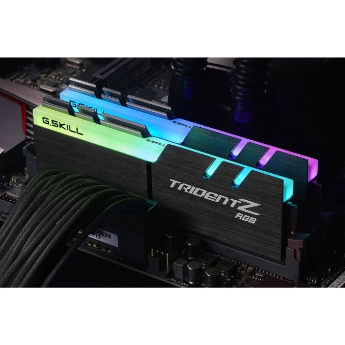Foto 3 pulgar | Kit Memoria RAM G.Skill Trident Z RGB DDR4 de 32GB 2 x 16GB 4000MHz CL19 Non-ECC