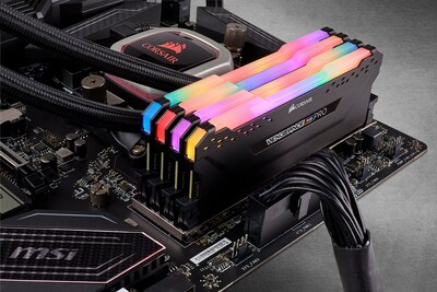 Foto 4 | Memoria De Escritorio Corsair Vengeance Rgb Pro Ddr4 De 64 Gb (4 X 16 Gb) - Venta Internacional.
