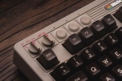 Foto 4 | Teclado Retromecánico De 8 Bits Con Bluetooth/2.4g/usb-c C64 - Venta Internacional.