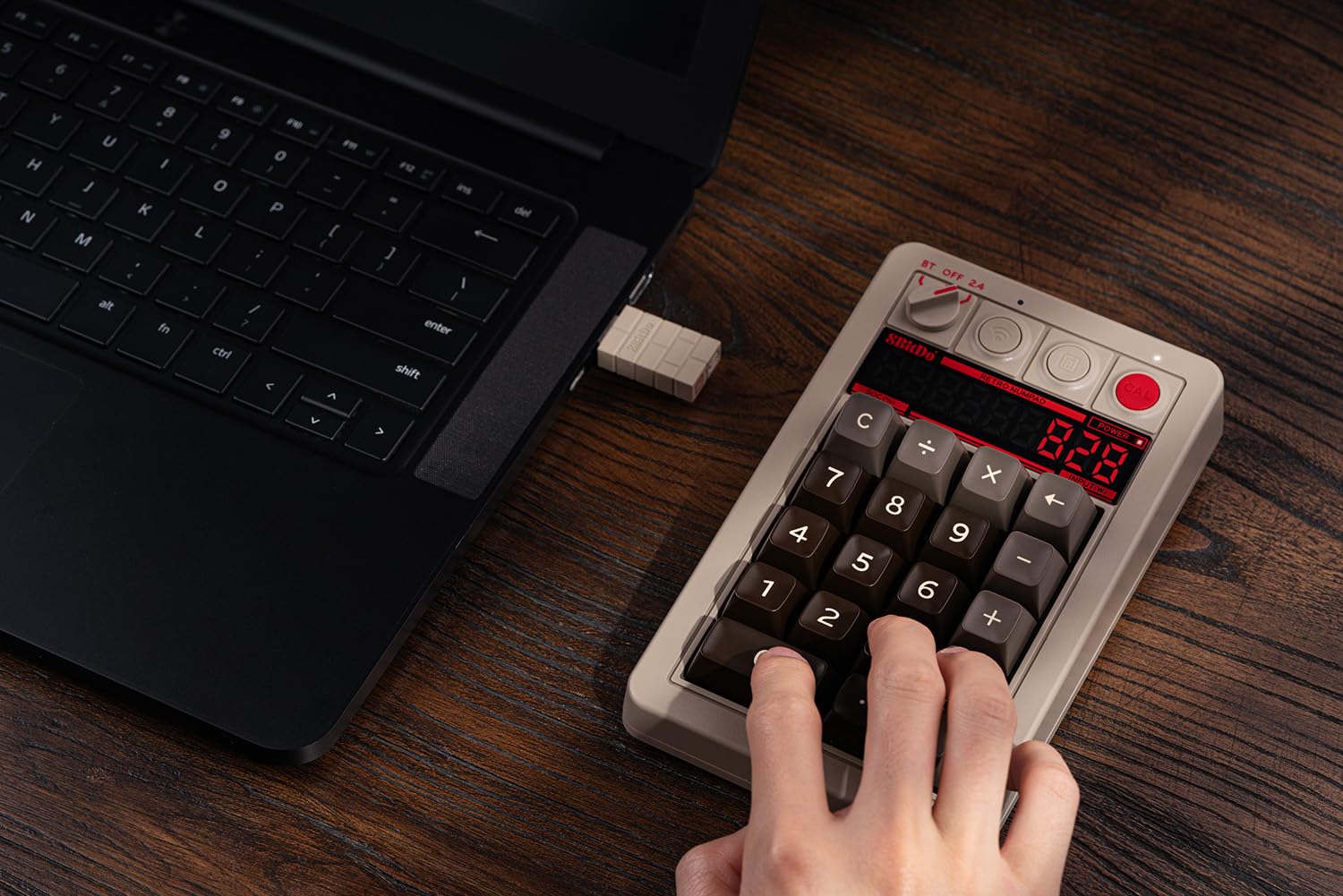 Foto 2 | Teclado Numérico Mecánico 8bitdo Retro 18 Bluetooth/2.4g/wired C64 - Venta Internacional.