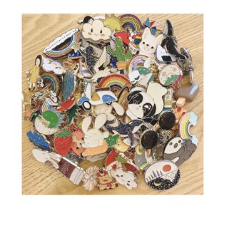 Foto 2 | Paquete 20 Pines Pack Broches Metalicos Pines Kawaii Al Azar Colores