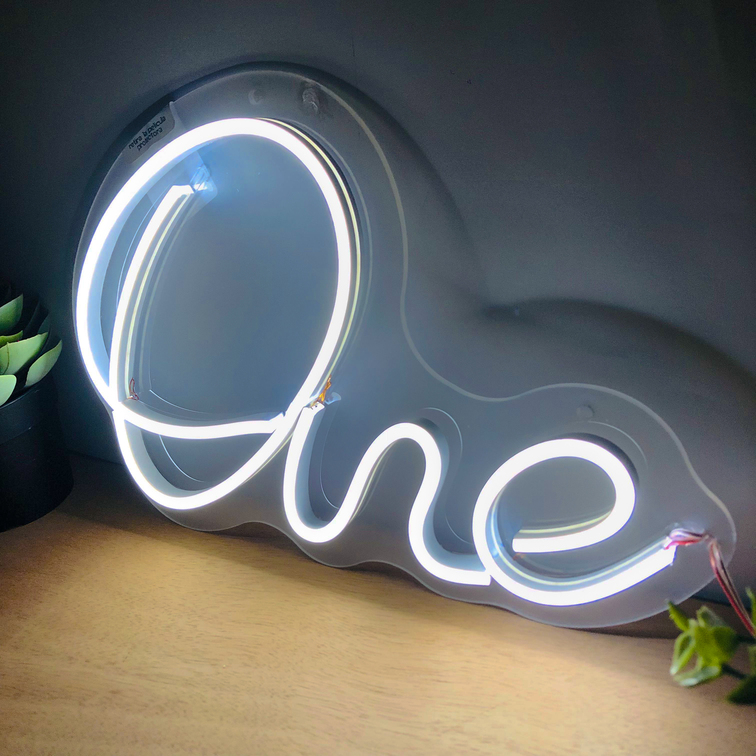 Foto 2 | Letrero Led Neón Personalizado "ONE" 33cm x 22cm